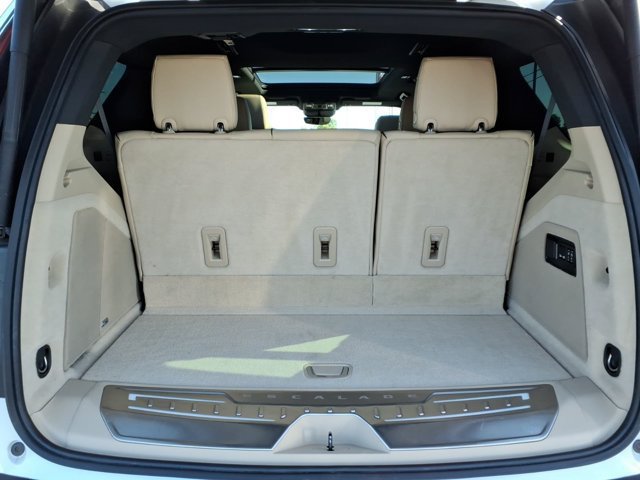 Used 2021 Cadillac Escalade Premium Luxury w/ LPO, Illumination Package AWD/4WD image 33