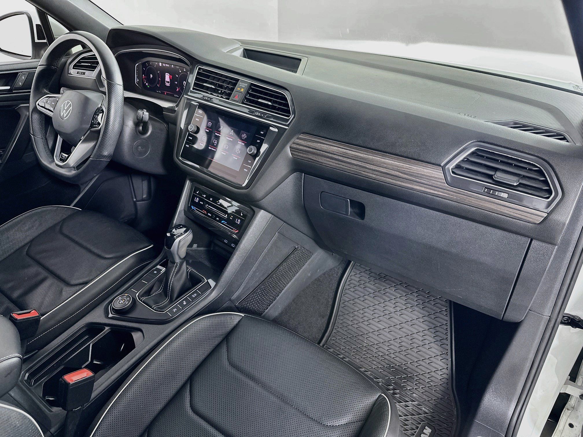 Used 2022 Volkswagen Tiguan SEL R-Line AWD/4WD image 30