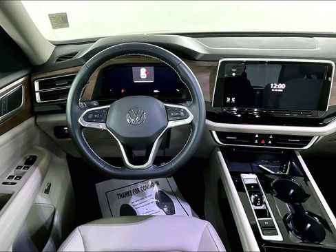 Used 2024 Volkswagen Atlas SE image 8