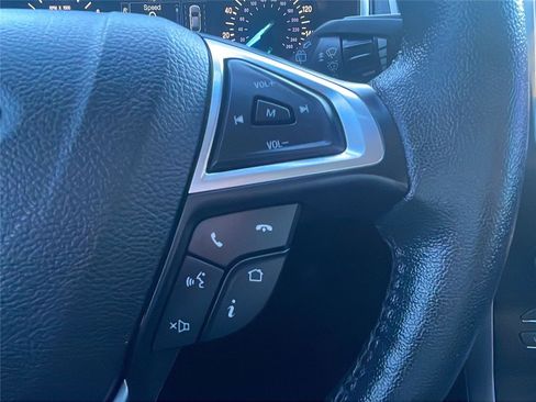 Used 2019 Ford Edge SEL image 25