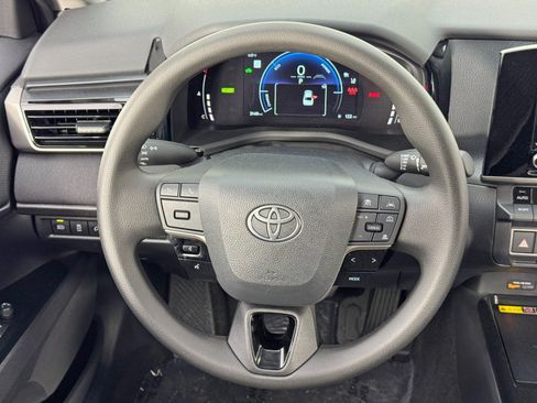 Used 2025 Toyota Camry LE image 18