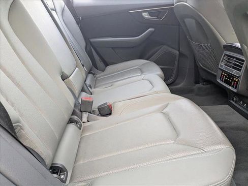 Used 2022 Audi Q8 Premium Plus w/ Premium Plus Package image 17