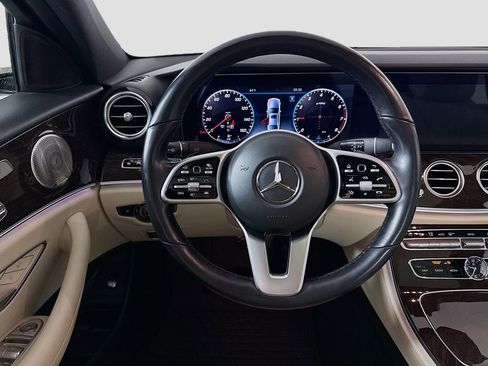 Certified 2019 Mercedes-Benz E 300 4MATIC image 11
