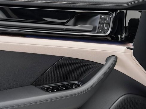 Used 2024 Porsche Panamera 4 image 8