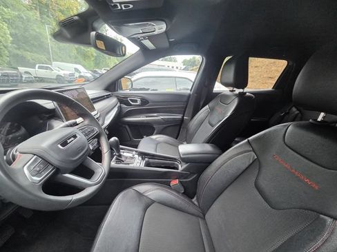 Used 2024 Jeep Compass Trailhawk AWD/4WD image 9