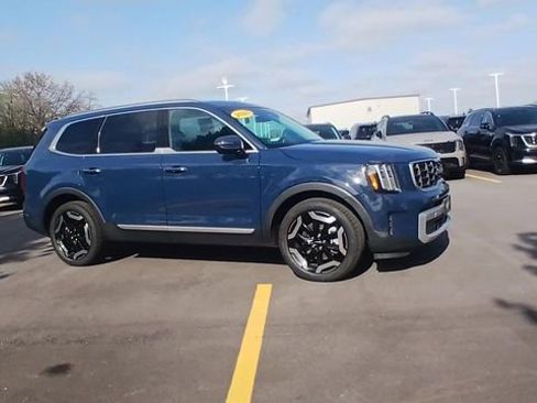 Used 2025 Kia Telluride S AWD/4WD image 4