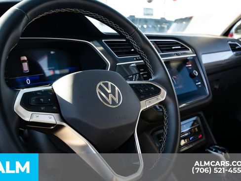 Used 2024 Volkswagen Tiguan SE image 19