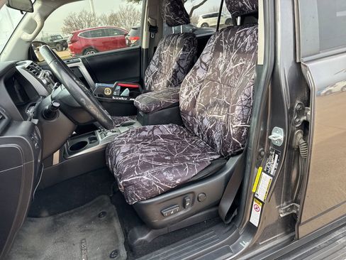 Used 2015 Toyota 4Runner SR5 image 12