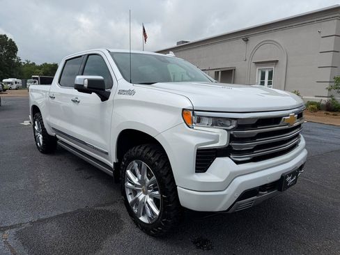 Used 2024 Chevrolet Silverado 1500 High Country AWD/4WD image 4