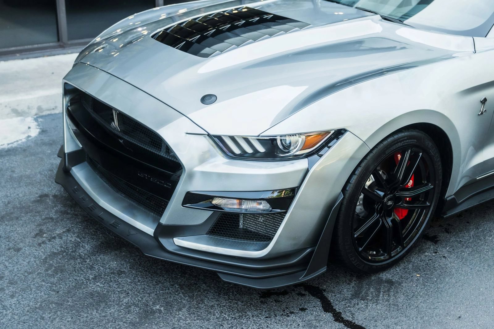 Used 2020 Ford Mustang Shelby GT500 w/ Technology Package RWD image 3