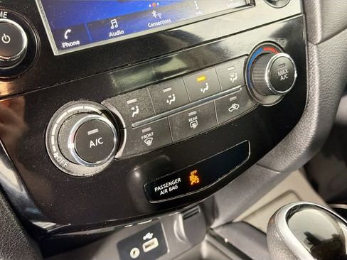 Used 2020 Nissan Rogue SV AWD/4WD image 15