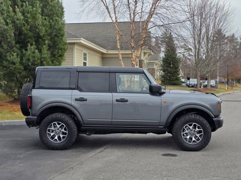Used 2025 Ford Bronco Badlands image 15