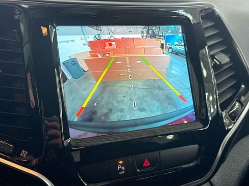 Used 2019 Jeep Cherokee Limited image 15