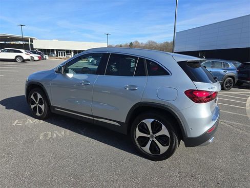 Used 2025 Mercedes-Benz GLA 250 4MATIC image 5