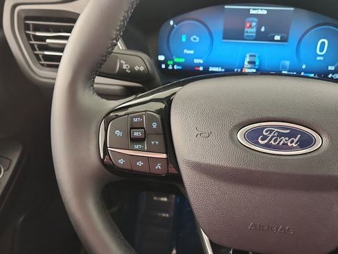 Used 2024 Ford Escape Platinum w/ Premium Technology Package image 17