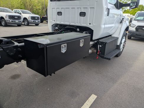 New 2027 Ford F750 2WD Regular Cab Super Duty image 32
