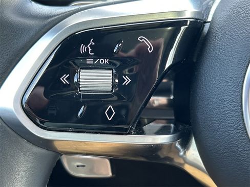 Used 2024 Jaguar F-PACE R-Dynamic S image 41