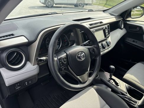 Used 2015 Toyota RAV4 LE FWD image 10