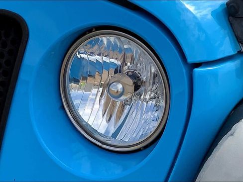 Used 2018 Jeep Wrangler Unlimited Sport S image 27