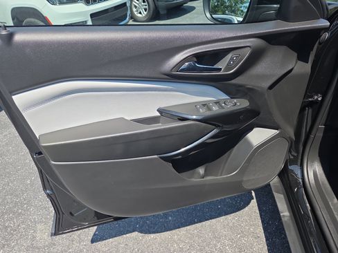 Used 2026 Chevrolet Trax LT FWD image 15