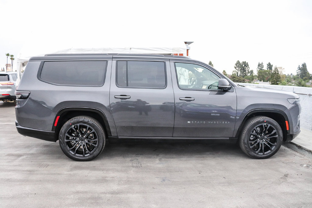 New 2026 Jeep Grand Wagoneer L Summit AWD/4WD image 13