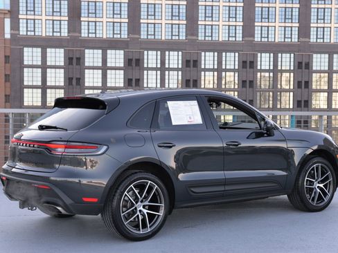 Certified 2025 Porsche Macan image 9