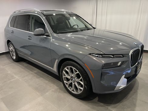 Used 2024 BMW X7 xDrive40i w/ Premium Package AWD/4WD image 3