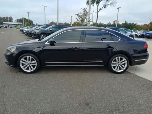 Used 2018 Volkswagen Passat 2.0T SEL Premium image 8