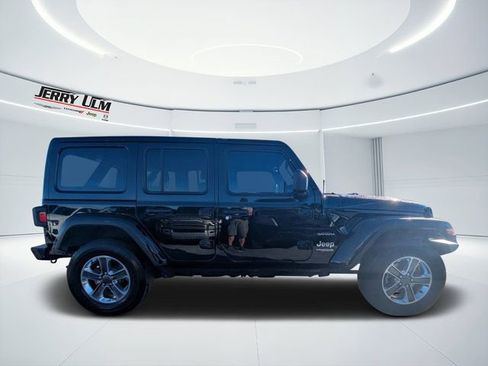 Used 2021 Jeep Wrangler Unlimited Sahara image 2
