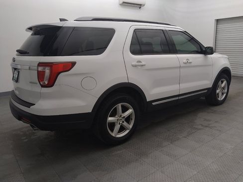 Used 2019 Ford Explorer XLT image 10