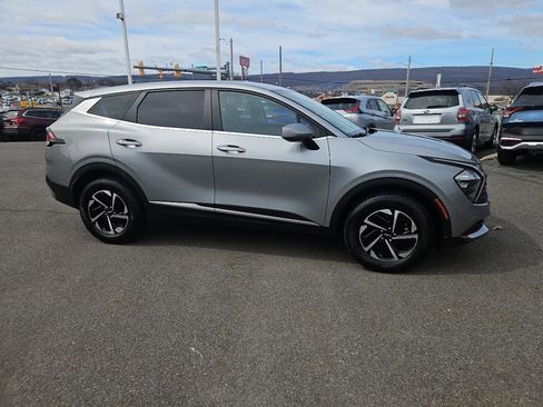 Used 2023 Kia Sportage LX image 2