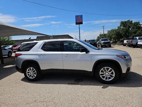 Used 2021 Chevrolet Traverse LS FWD image 9