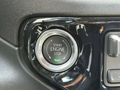 New 2025 GMC Sierra 2500 SLT w/ SLT Premium Package image 6