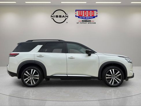 Used 2024 Nissan Pathfinder Platinum AWD/4WD image 2