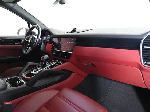 Certified 2022 Porsche Cayenne image 17