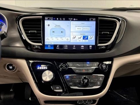 Used 2024 Chrysler Pacifica Touring-L FWD image 29