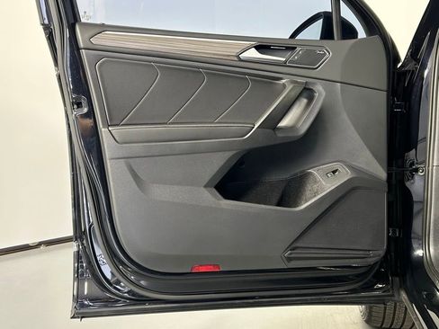 Used 2022 Volkswagen Tiguan SEL R-Line image 34