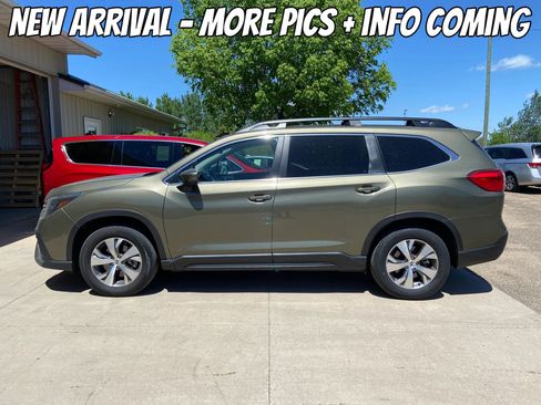 Used 2025 Subaru Ascent Premium AWD/4WD image 2