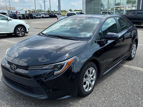 Used 2025 Toyota Corolla LE FWD image 1