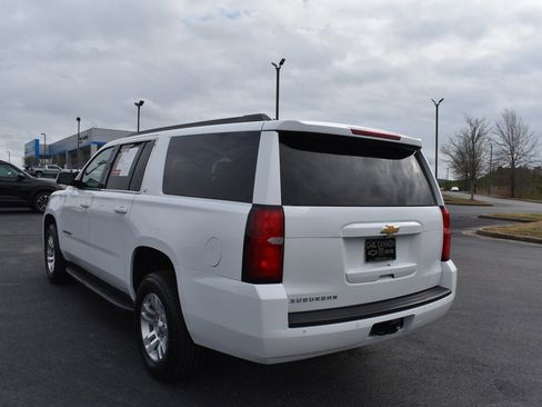 Used 2018 Chevrolet Suburban LT image 4