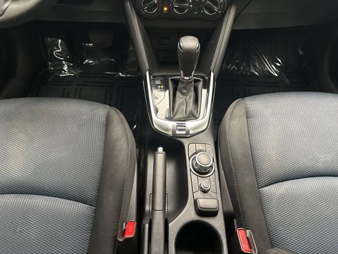 Used 2020 Toyota Yaris L image 21