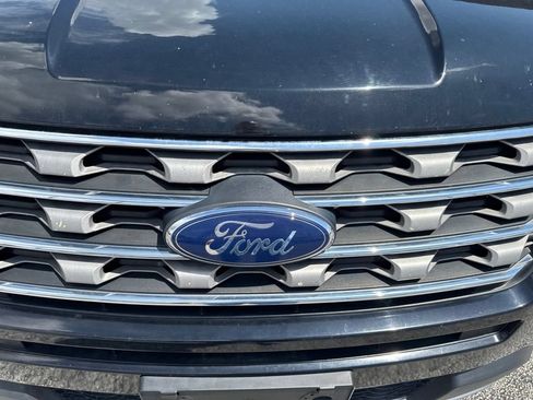 Used 2016 Ford Explorer XLT w/ Equipment Group 202A FWD image 3