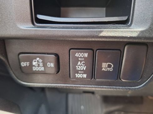 Used 2018 Toyota Tacoma TRD Sport AWD/4WD image 15