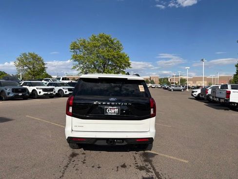 Used 2025 Ford Expedition Active AWD/4WD image 4