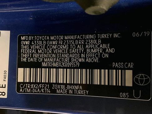 Used 2019 Toyota C-HR XLE image 32