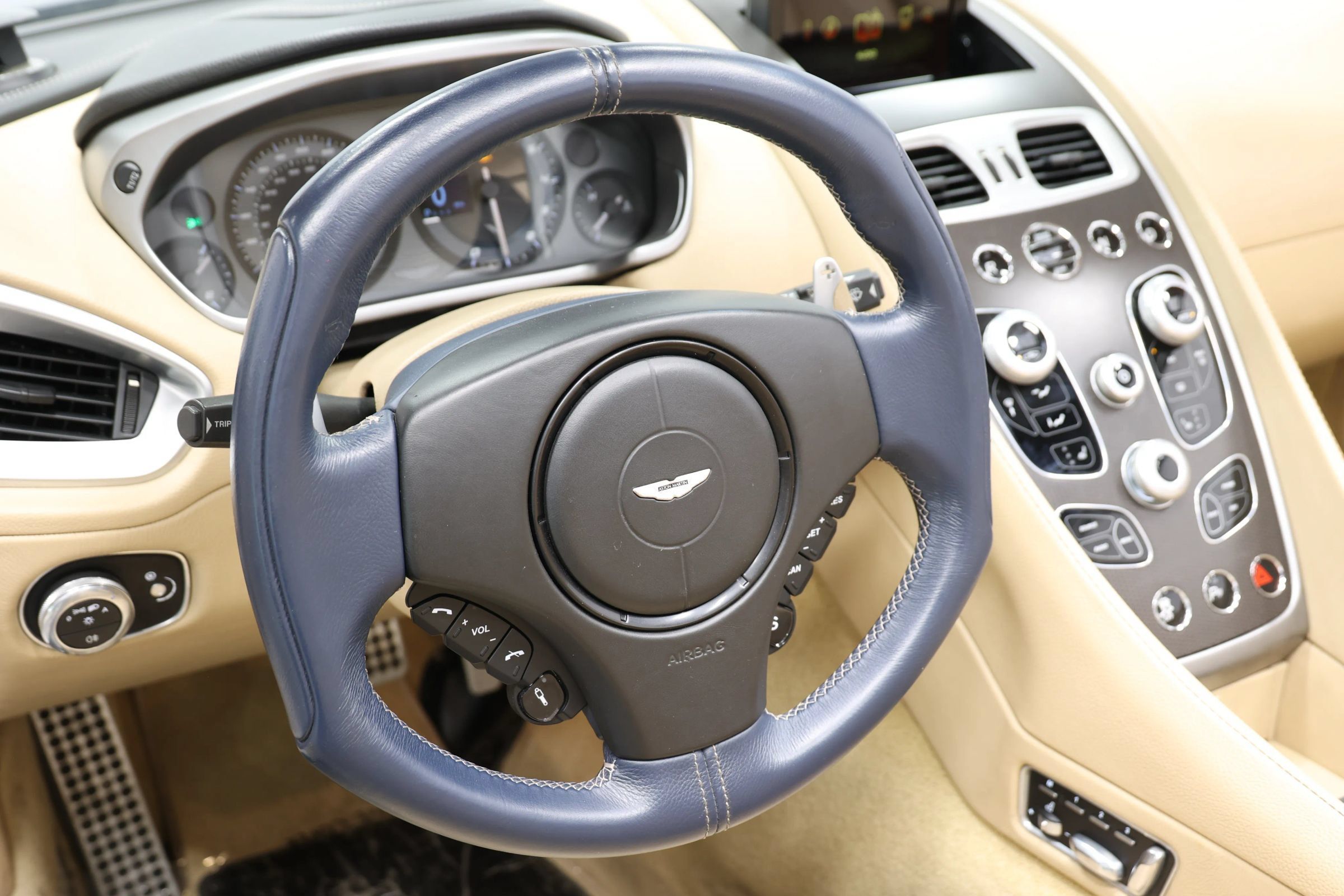 Used 2016 Aston Martin Vanquish Volante RWD image 22