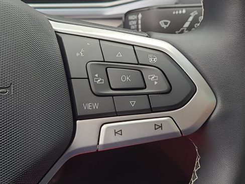 Certified 2025 Volkswagen Taos SE image 23