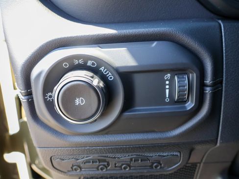 New 2026 Jeep Wrangler Unlimited Sahara AWD/4WD image 29