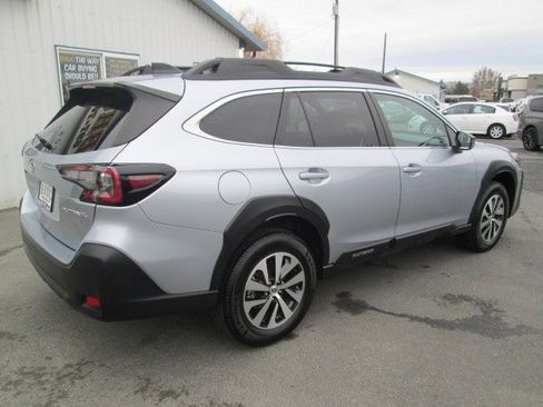 Used 2024 Subaru Outback Premium image 6