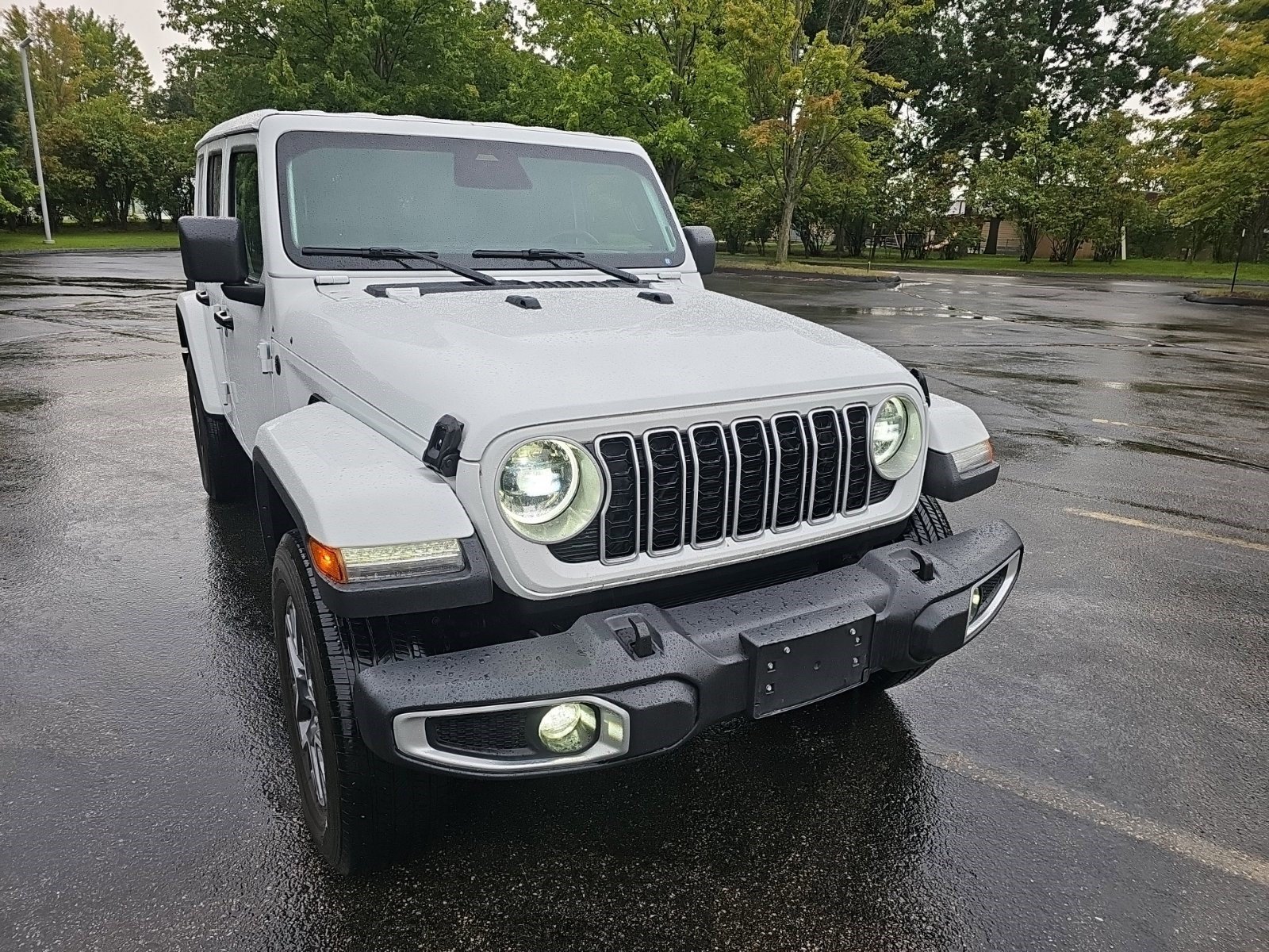 Used 2025 Jeep Wrangler Unlimited Sahara AWD/4WD image 8